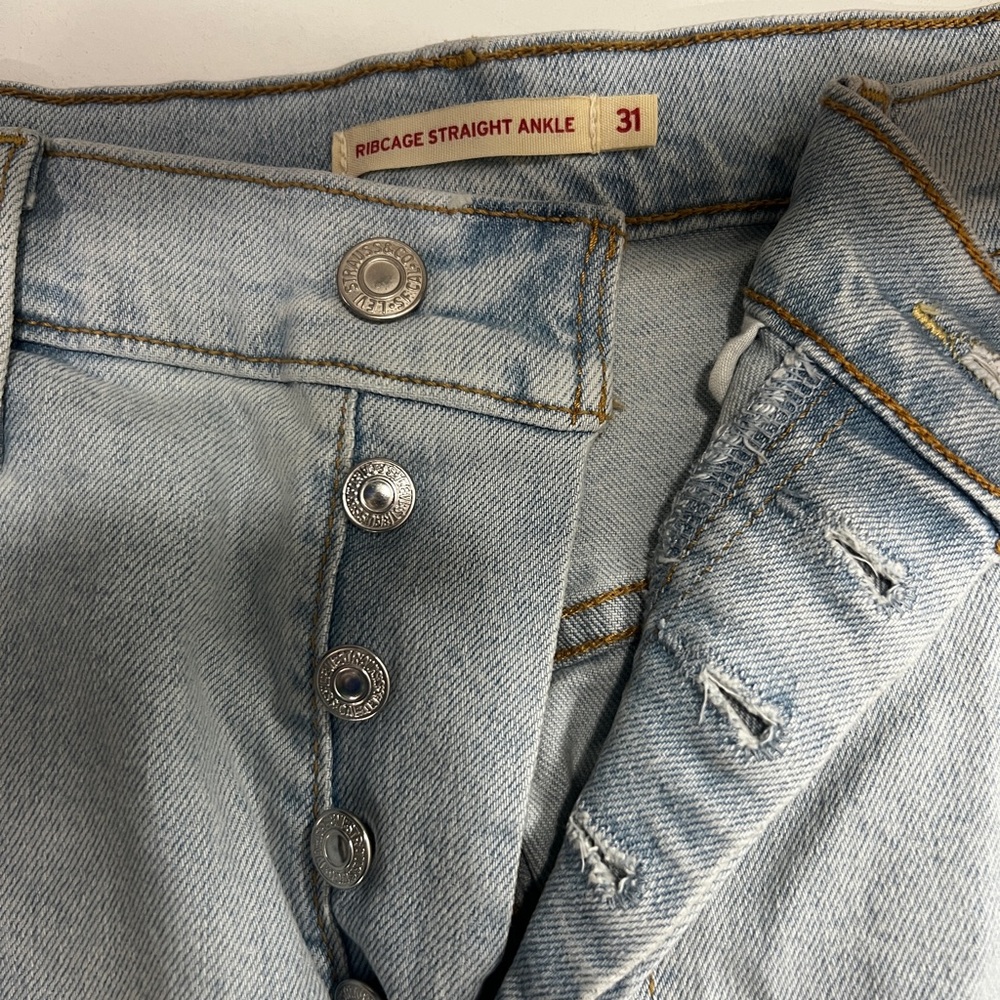Levi's Women's Ribcage Straight Ankle Jeans - Picture 4 of 9